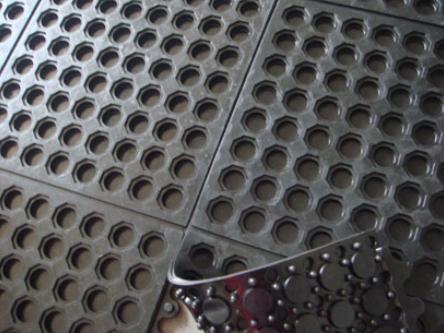 Rubber Link Mats with Drainage Holes for Marquee - Slip Not Co Uk